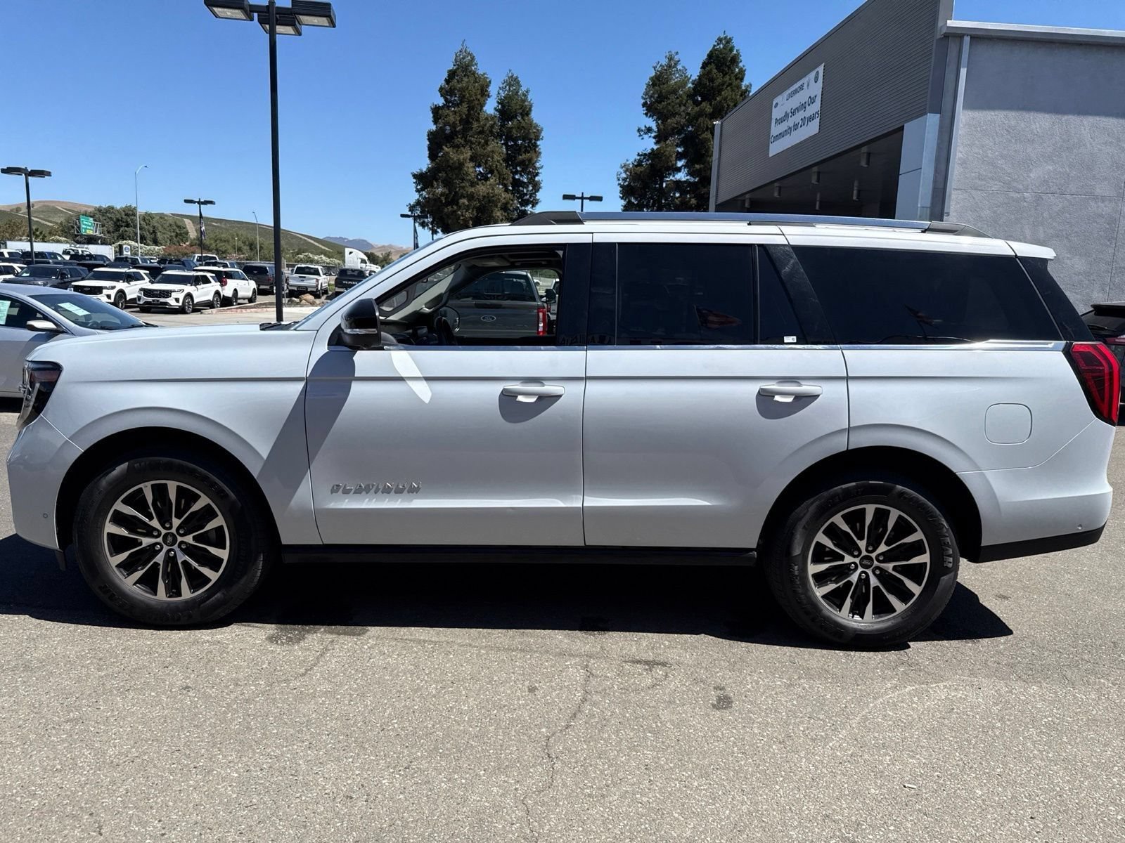 Certified 2025 Ford Expedition Platinum AWD/4WD image 2