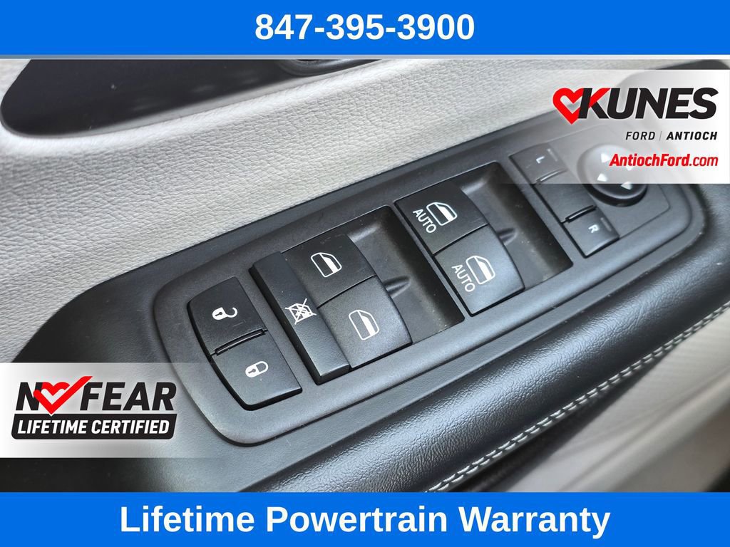 Used 2024 Chrysler Pacifica Touring-L image 47