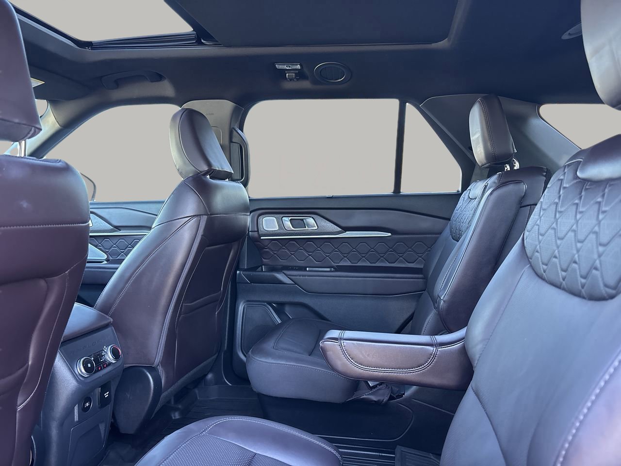 Certified 2025 Ford Explorer Platinum w/ Ultimate Package image 18