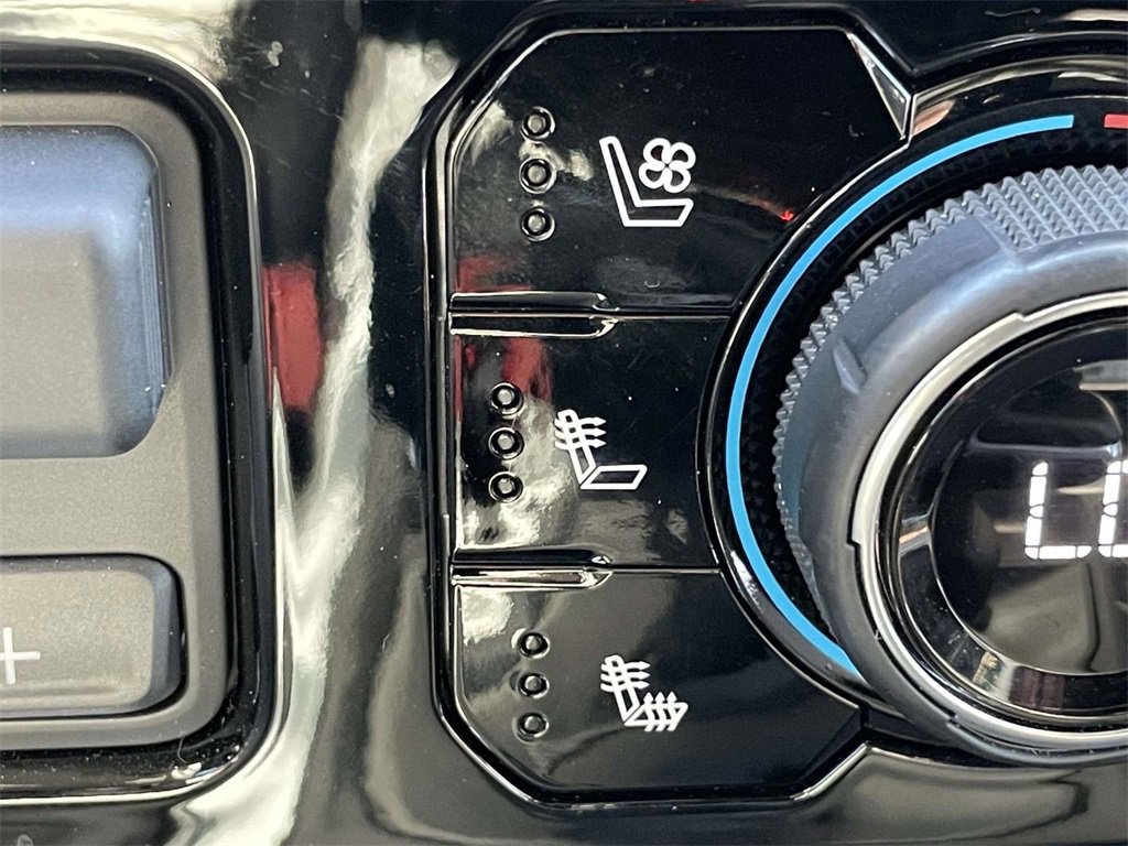 Used 2024 Chevrolet Silverado 1500 LTZ image 19