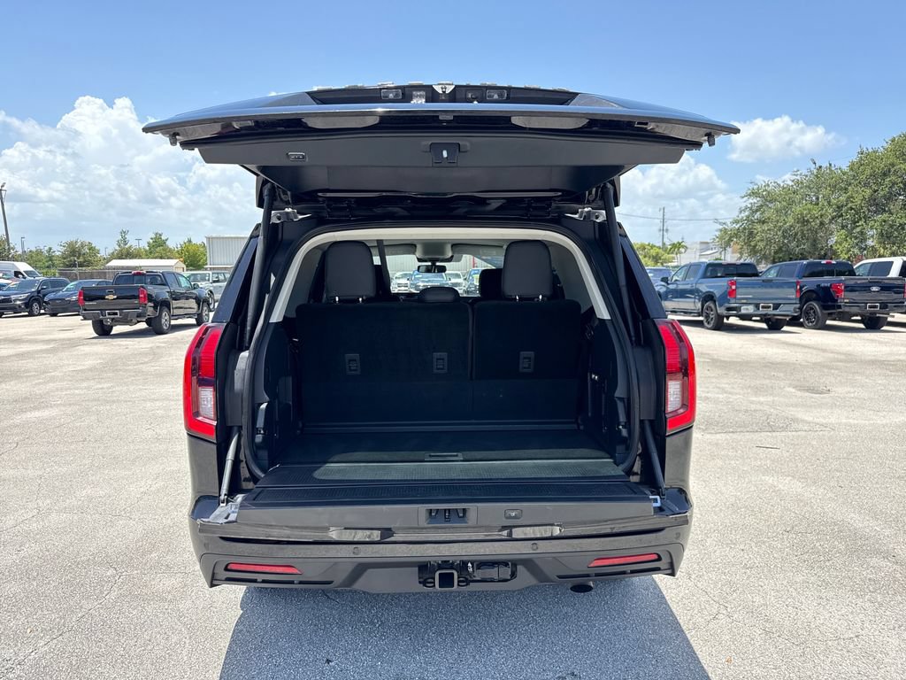 Certified 2025 Ford Expedition Active RWD image 33