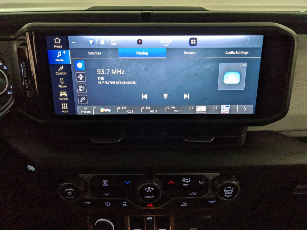 Used 2025 Jeep Gladiator Sport image 9