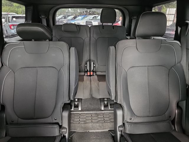 Used 2025 Jeep Grand Cherokee L Laredo w/ Luxury Tech Group I RWD image 27