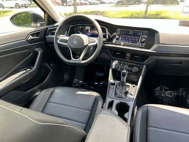 Used 2023 Volkswagen Jetta SE w/ Panoramic Sunroof Package FWD image 9