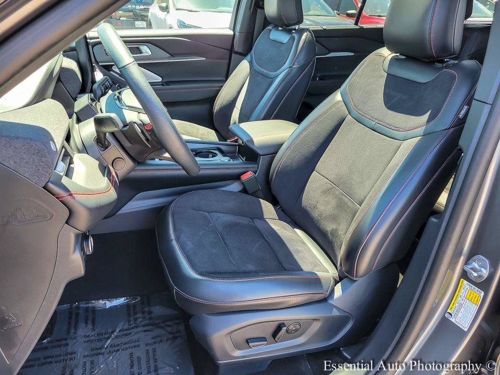 Certified 2025 Ford Explorer ST AWD/4WD image 9