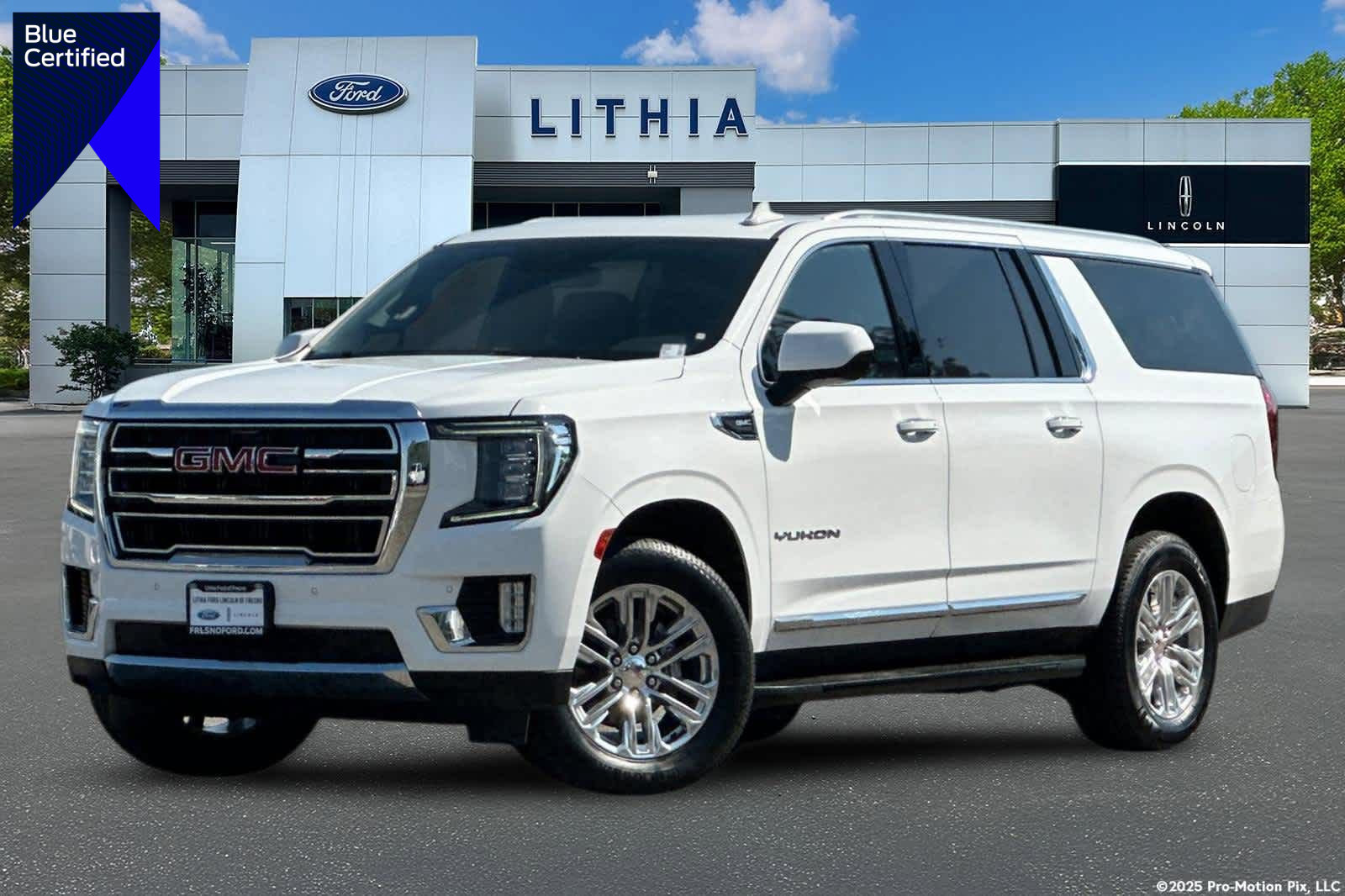 Used 2024 GMC Yukon XL SLT image 1