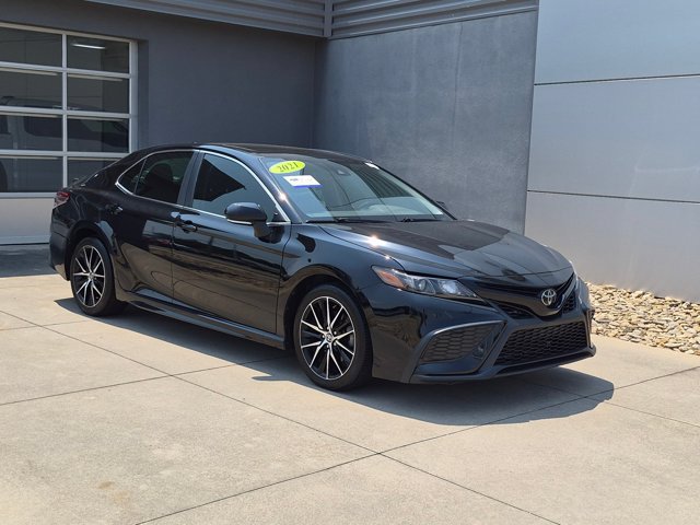 Used 2021 Toyota Camry SE w/ Convenience Package FWD image 2