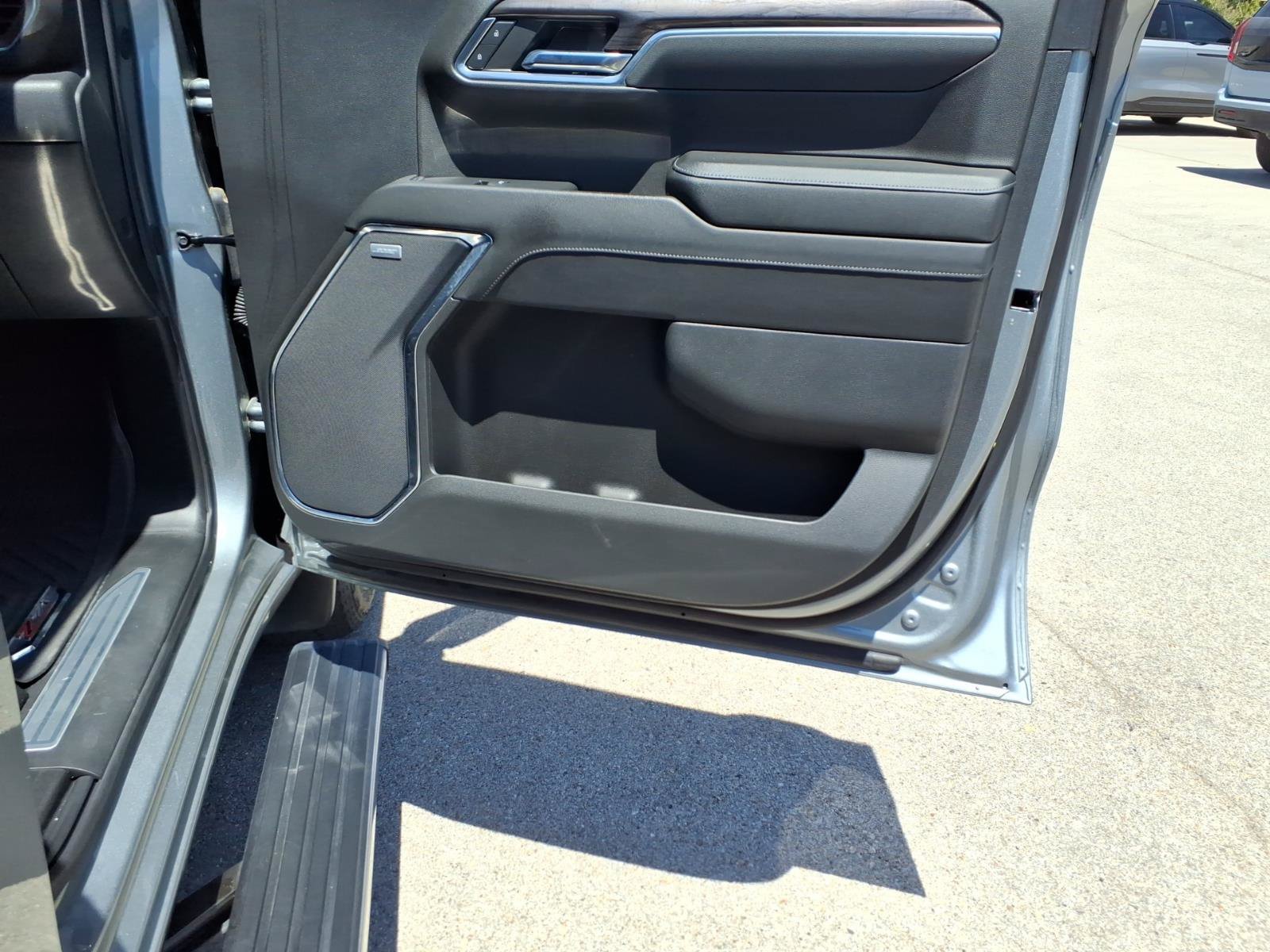 Used 2024 Chevrolet Silverado 1500 LTZ AWD/4WD image 19