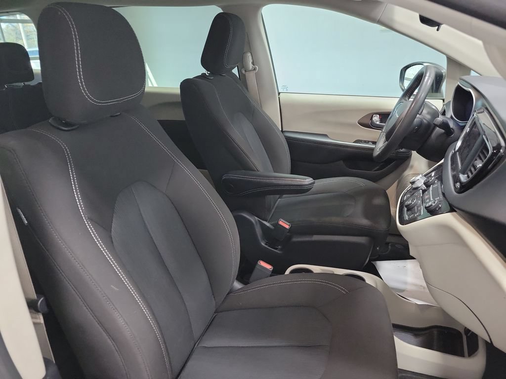 Used 2023 Chrysler Voyager LX FWD image 26