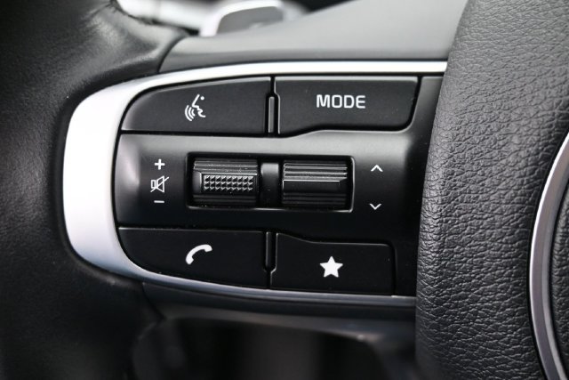 Used 2025 Kia Sportage EX AWD/4WD image 17