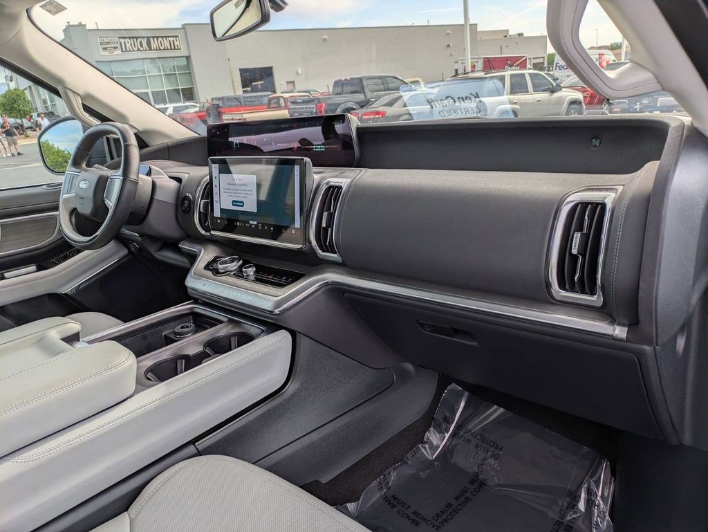 Certified 2025 Ford Expedition Platinum AWD/4WD image 34