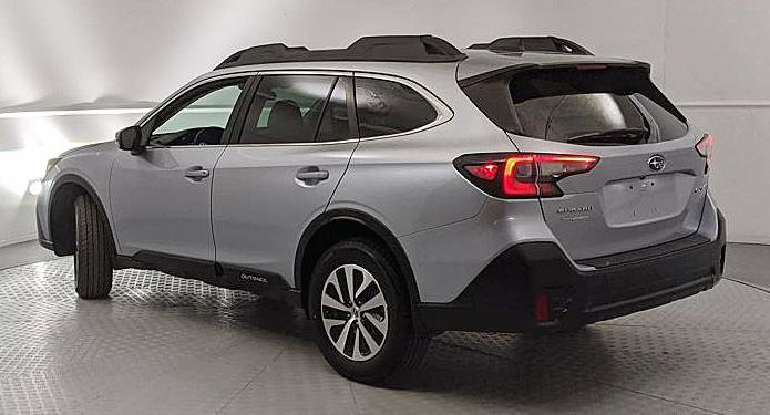 Used 2020 Subaru Outback Premium image 4