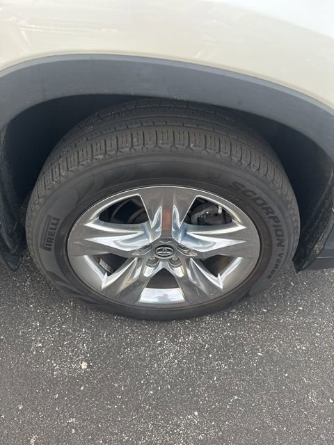 Used 2018 Toyota Highlander Limited AWD/4WD image 14
