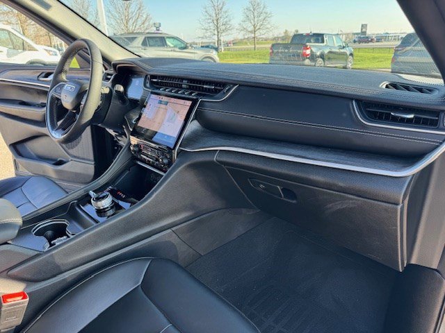 Used 2024 Jeep Grand Cherokee Limited w/ Black Appearance Package image 36