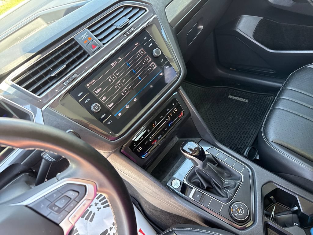 Used 2024 Volkswagen Tiguan SE w/ Panoramic Sunroof Package AWD/4WD image 18