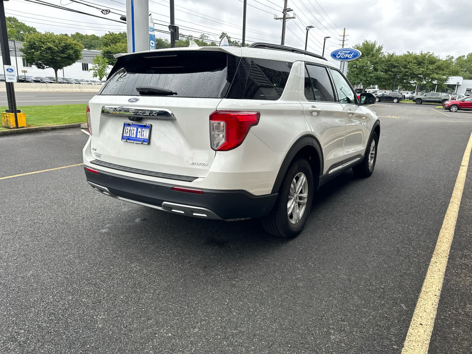 Certified 2024 Ford Explorer XLT w/ Equipment Group 202A AWD/4WD image 4