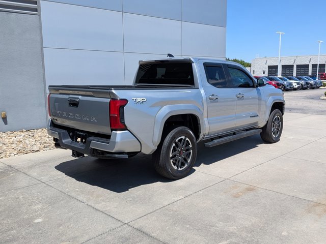 Used 2024 Toyota Tacoma TRD Sport AWD/4WD image 4