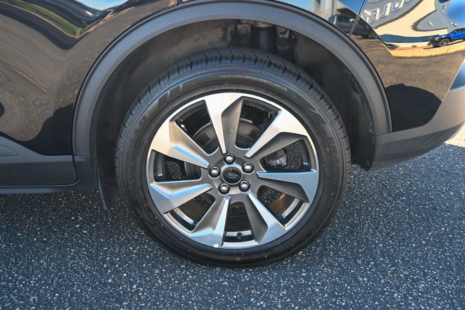 Certified 2025 Ford Escape Platinum AWD/4WD image 13