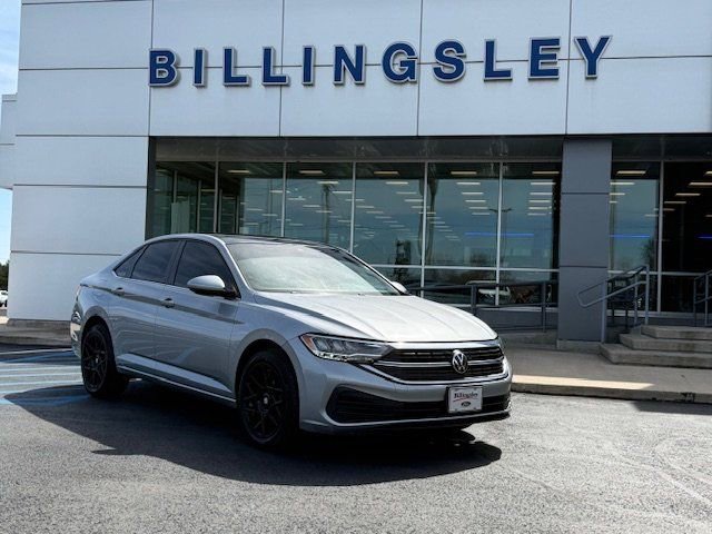 Used 2023 Volkswagen Jetta SE w/ Panoramic Sunroof Package image 1