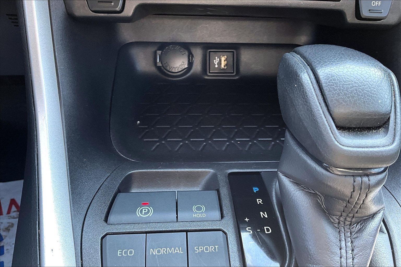 Used 2024 Toyota RAV4 XLE FWD image 33