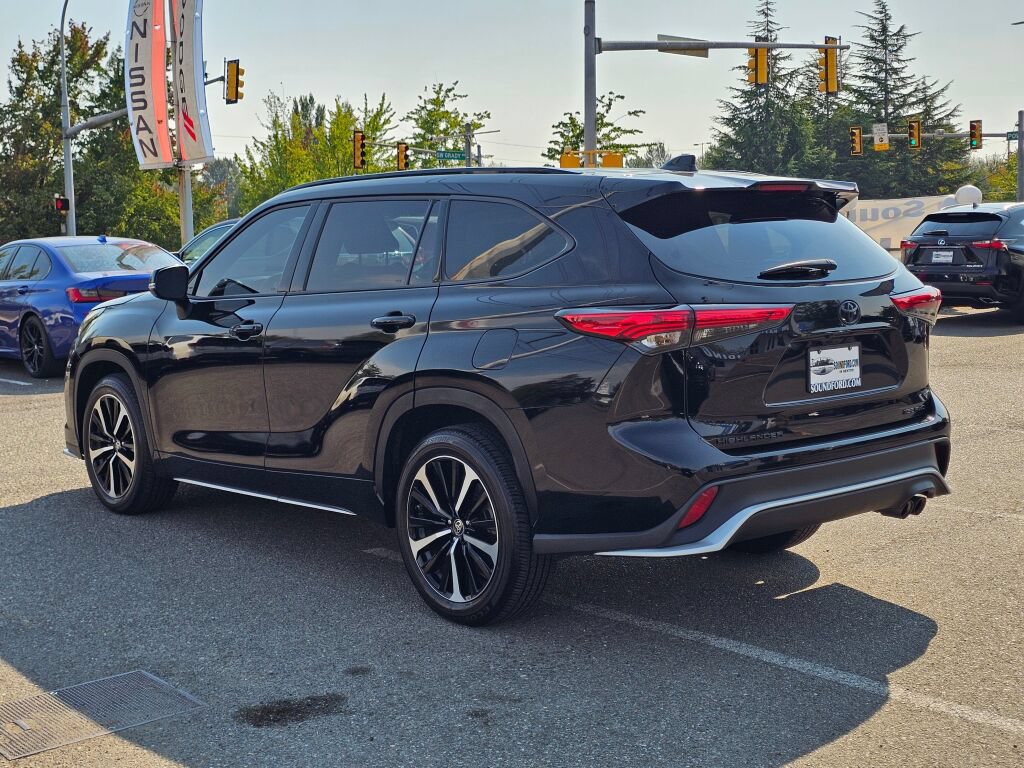 Used 2022 Toyota Highlander XSE AWD/4WD image 7