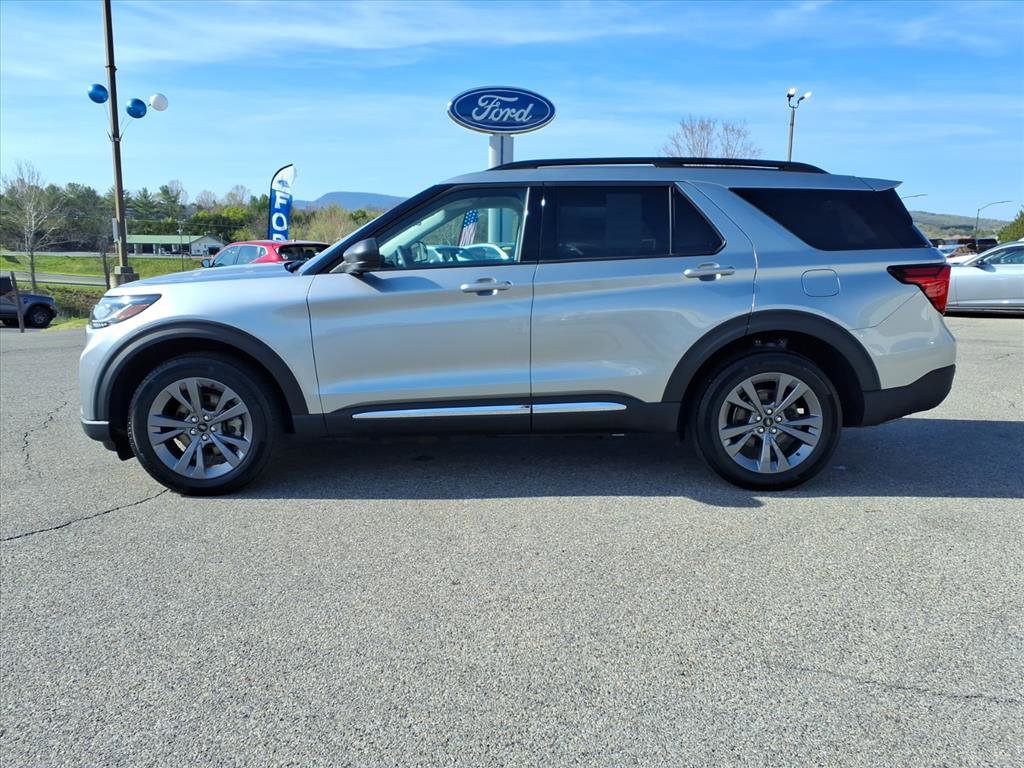 Certified 2025 Ford Explorer Active w/ Active Comfort Package AWD/4WD image 2