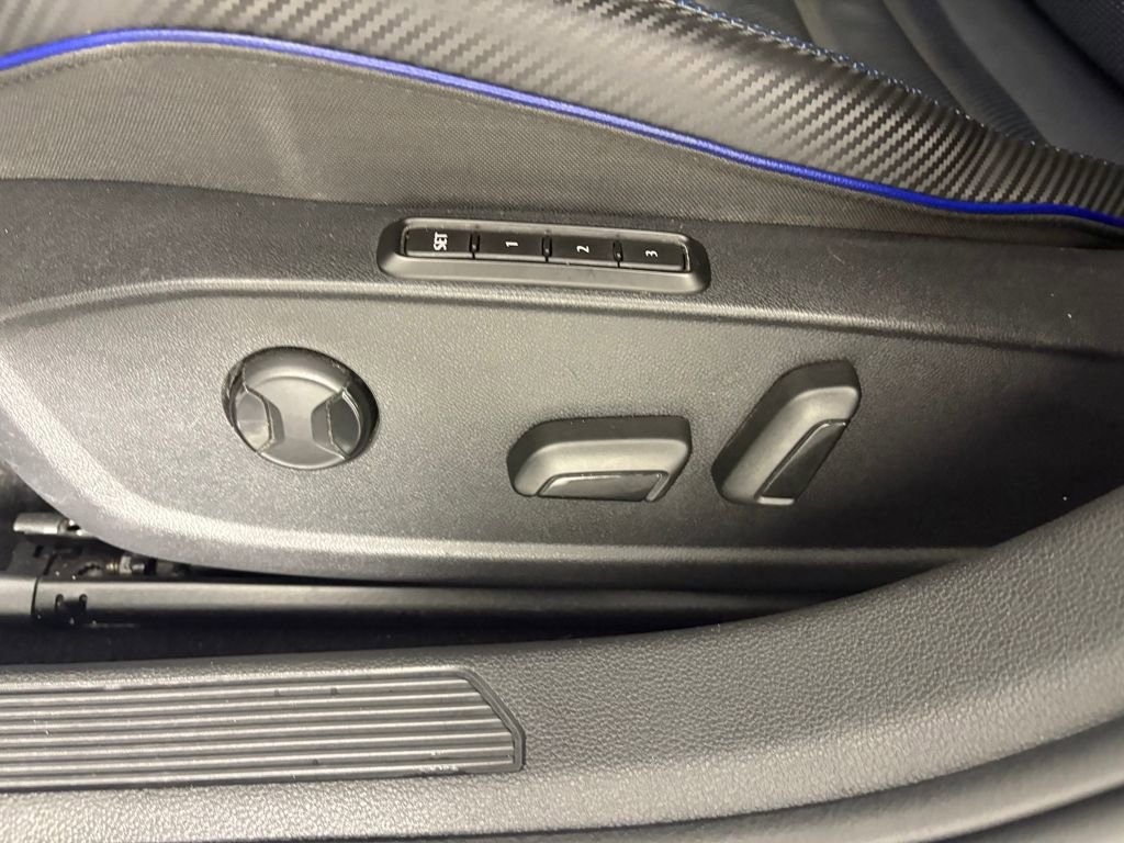 Used 2022 Volkswagen Golf R image 14