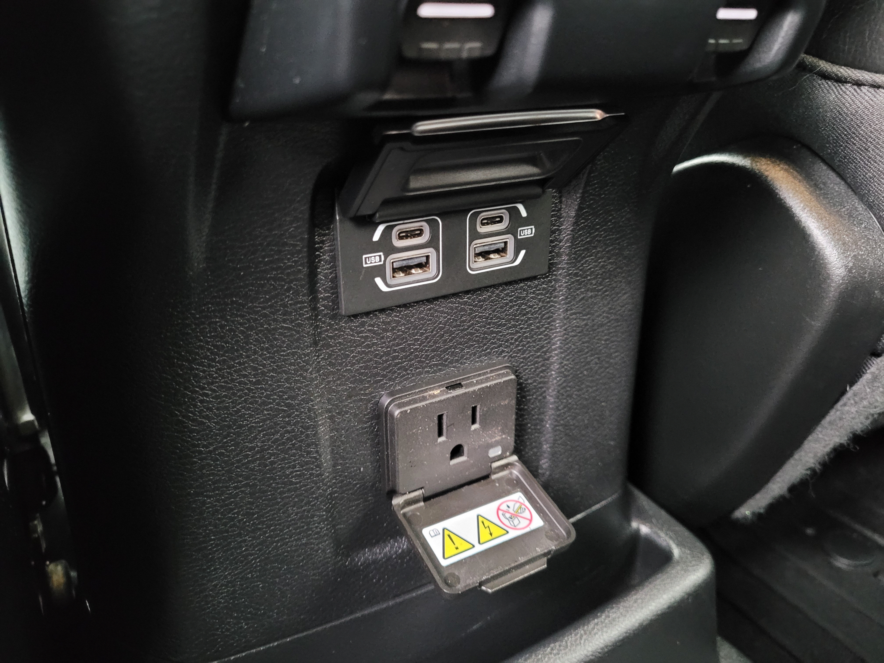 Used 2023 Jeep Wrangler Unlimited Rubicon 4xe w/ Cold Weather Group AWD/4WD image 16