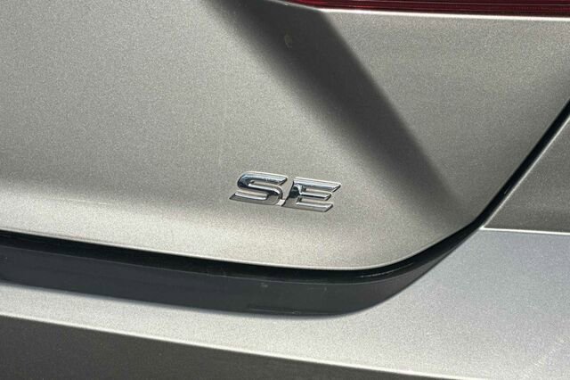 Used 2025 Toyota Camry SE image 9