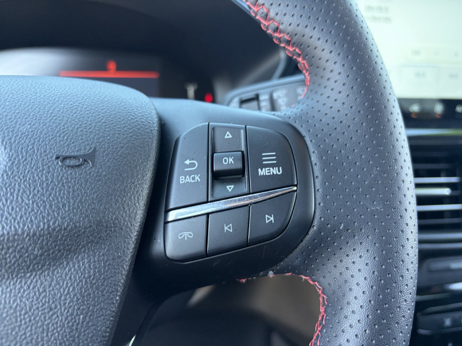 Certified 2025 Ford Escape ST-Line w/ Tech Pack #1 FWD image 38