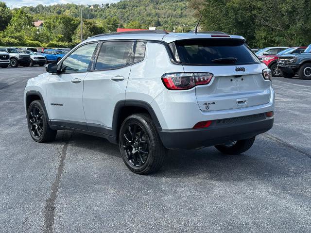 Used 2025 Jeep Compass Latitude w/ Convenience Group AWD/4WD image 6