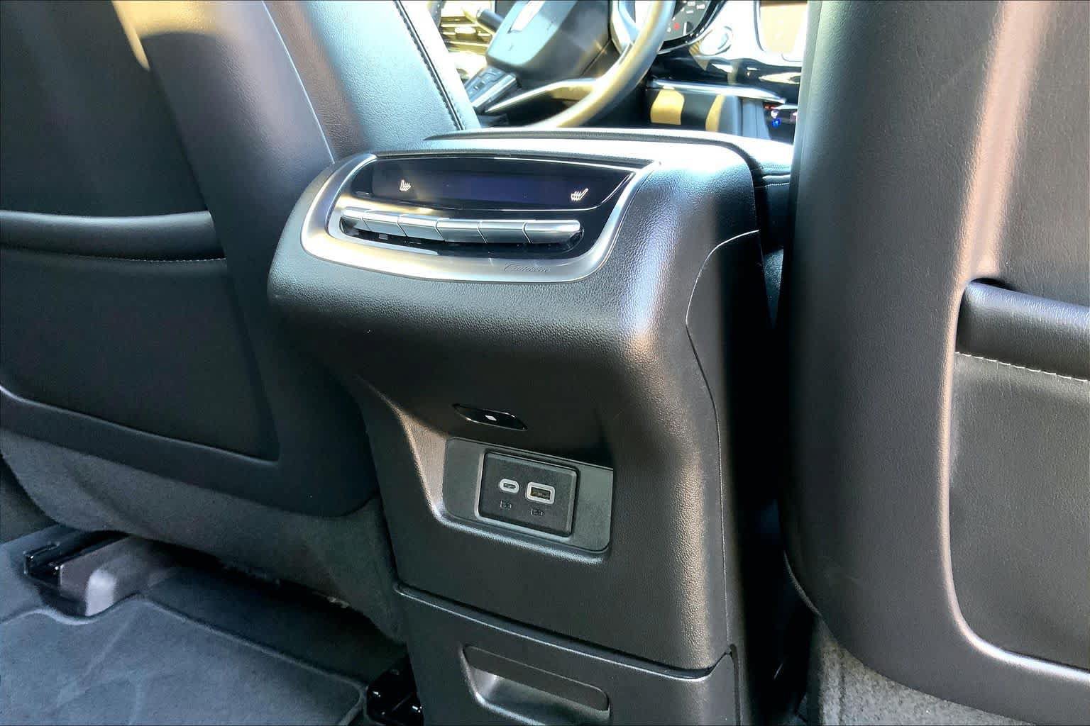 Used 2024 Cadillac XT6 Sport w/ Technology Package AWD/4WD image 36