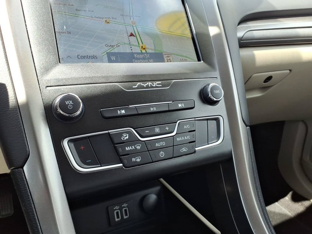 Certified 2020 Ford Fusion SE FWD image 20