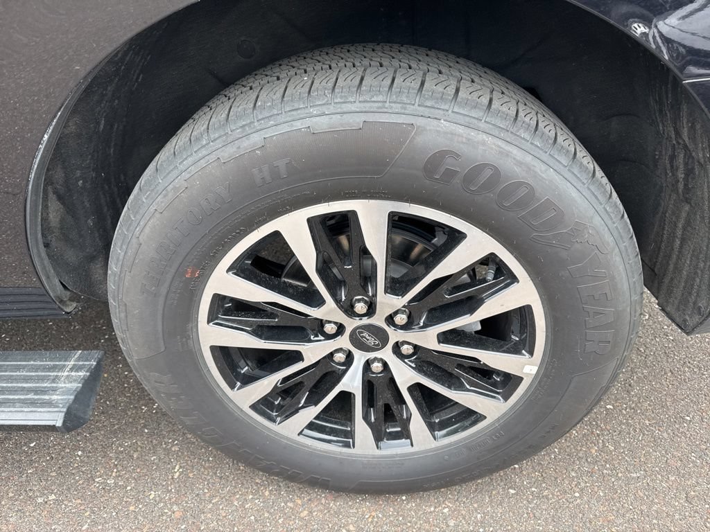 Certified 2025 Ford Expedition Platinum AWD/4WD image 37