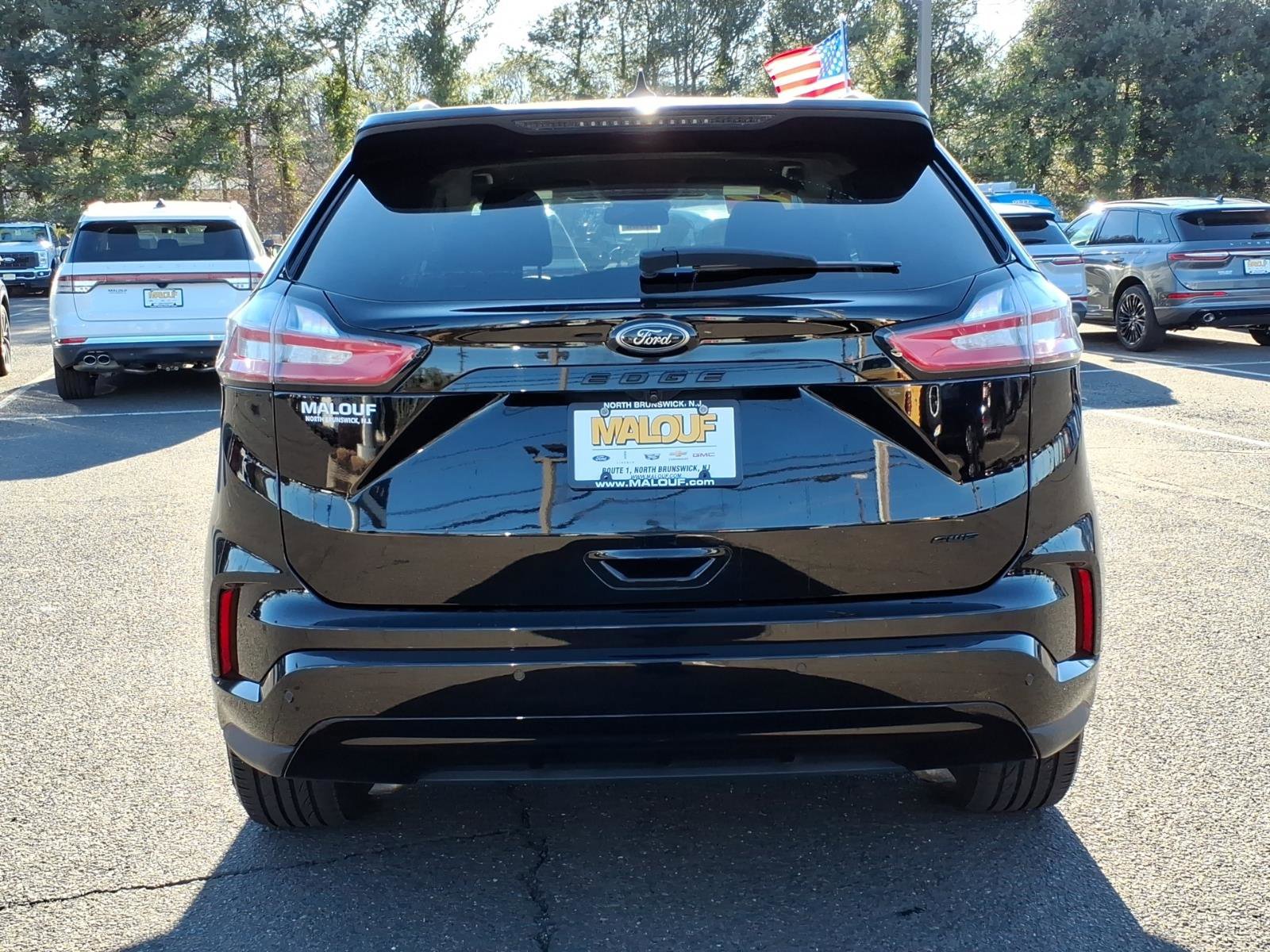 Certified 2022 Ford Edge SE w/ Black Appearance Package image 6