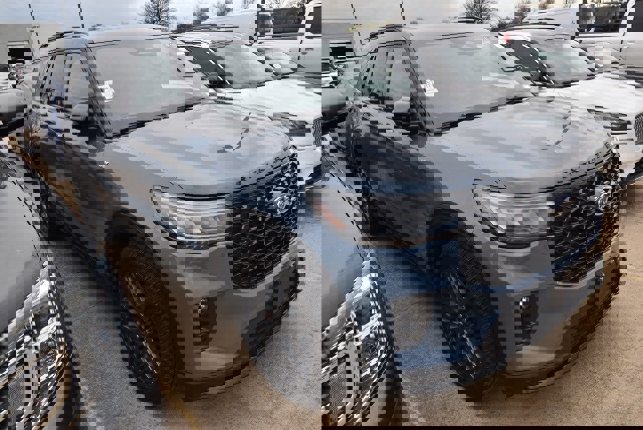 Certified 2025 Ford Explorer ST-Line w/ Premium Package image 7