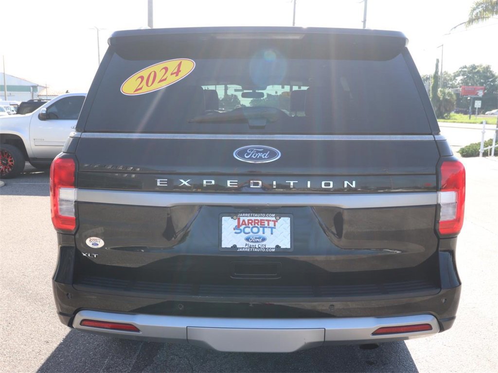 Certified 2024 Ford Expedition XLT image 4