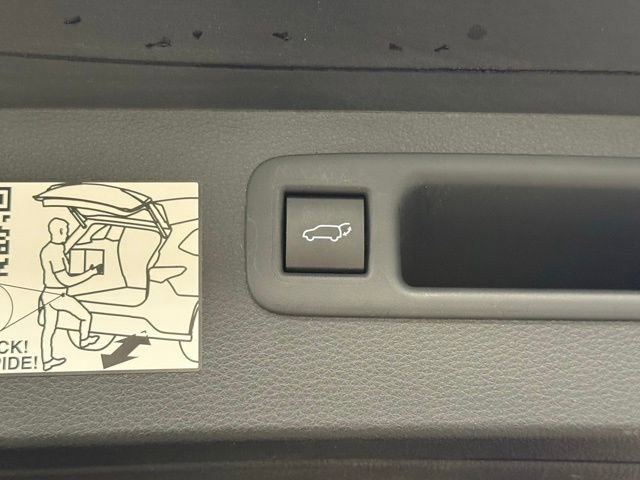 Used 2023 Toyota Highlander Limited image 40