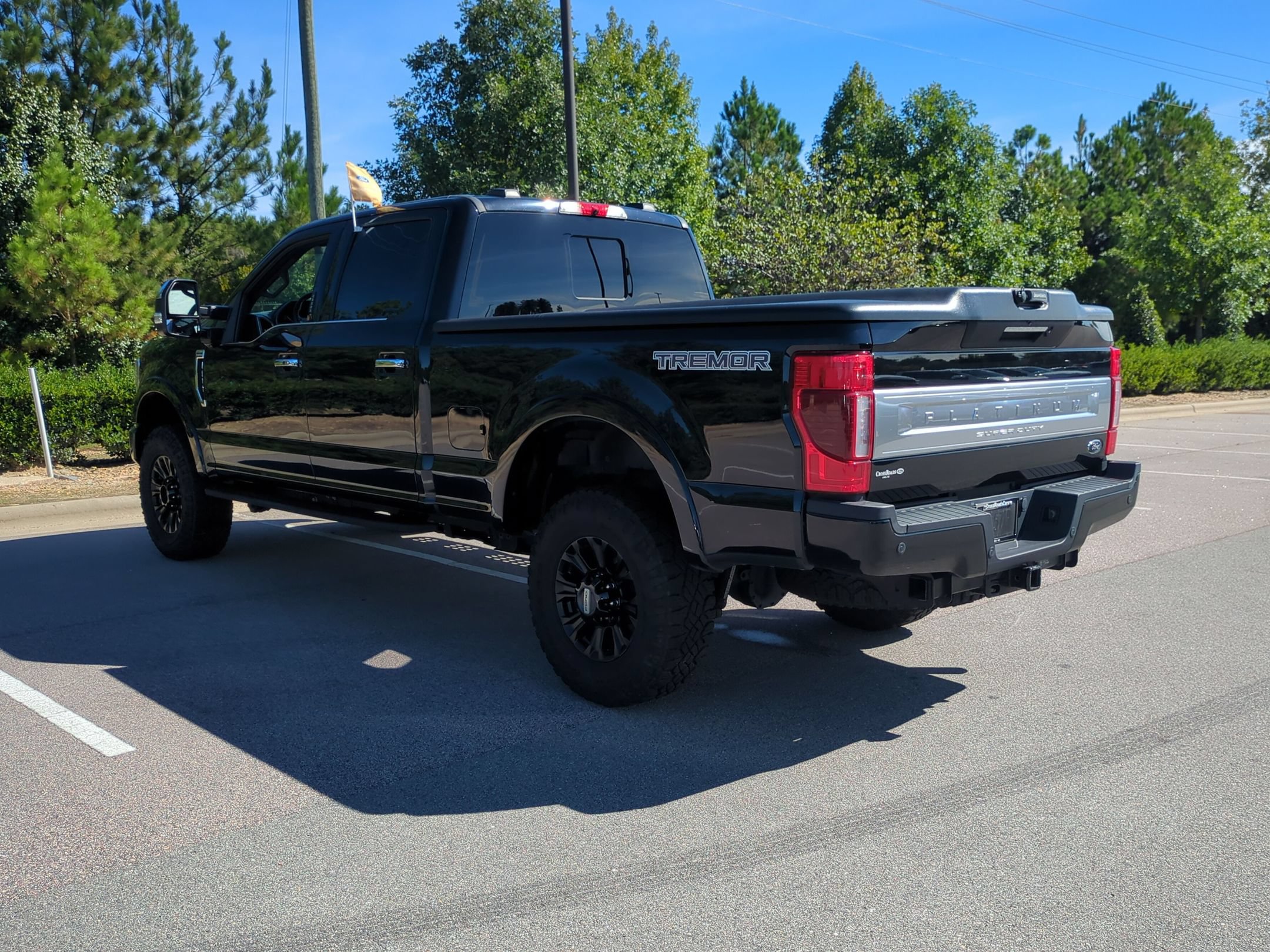 Certified 2022 Ford F250 Platinum w/ Tremor Off-Road Package AWD/4WD image 6