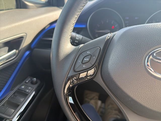 Used 2020 Toyota C-HR XLE image 30