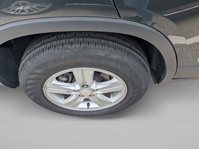 Used 2020 Chevrolet Trax LT w/ Sun & Sound Package image 8
