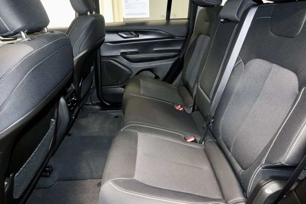 Used 2024 Jeep Grand Cherokee Laredo X w/ Luxury Tech Group I AWD/4WD image 22