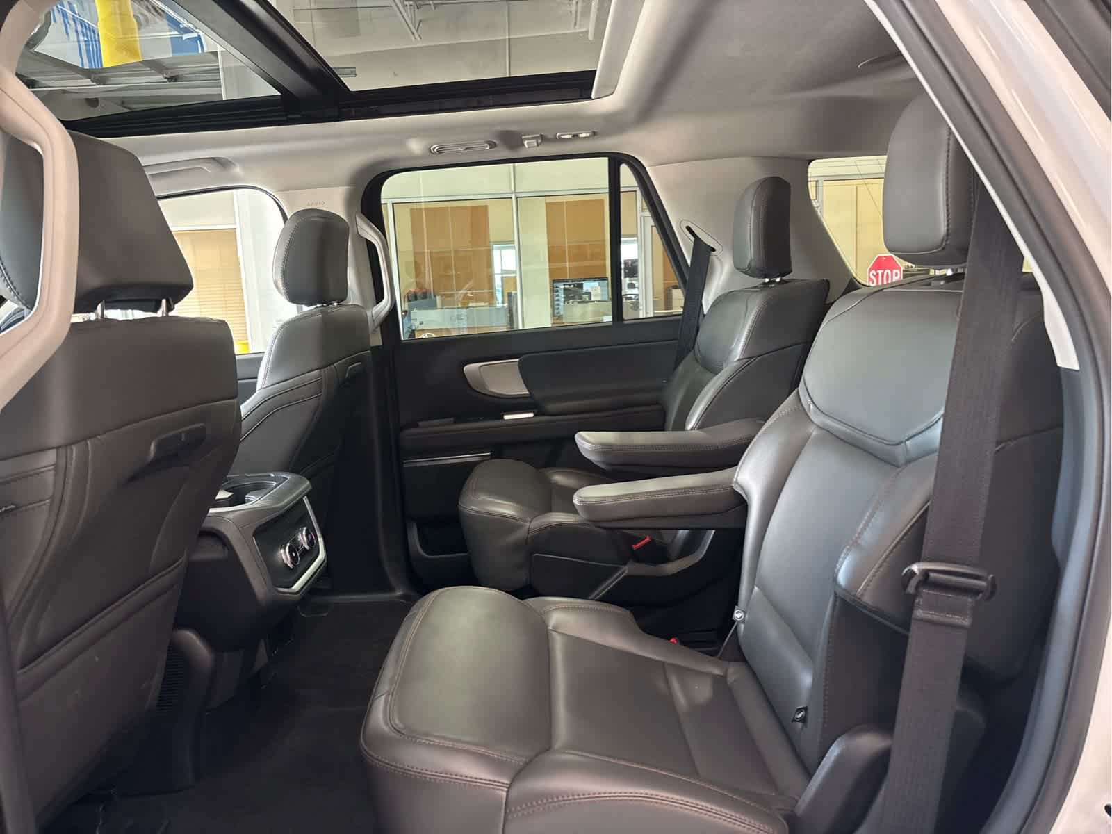 Certified 2025 Ford Expedition Active AWD/4WD image 32