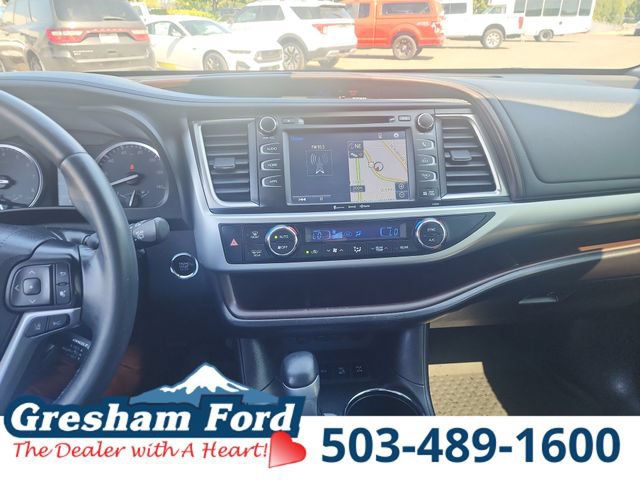 Used 2019 Toyota Highlander XLE AWD/4WD image 24