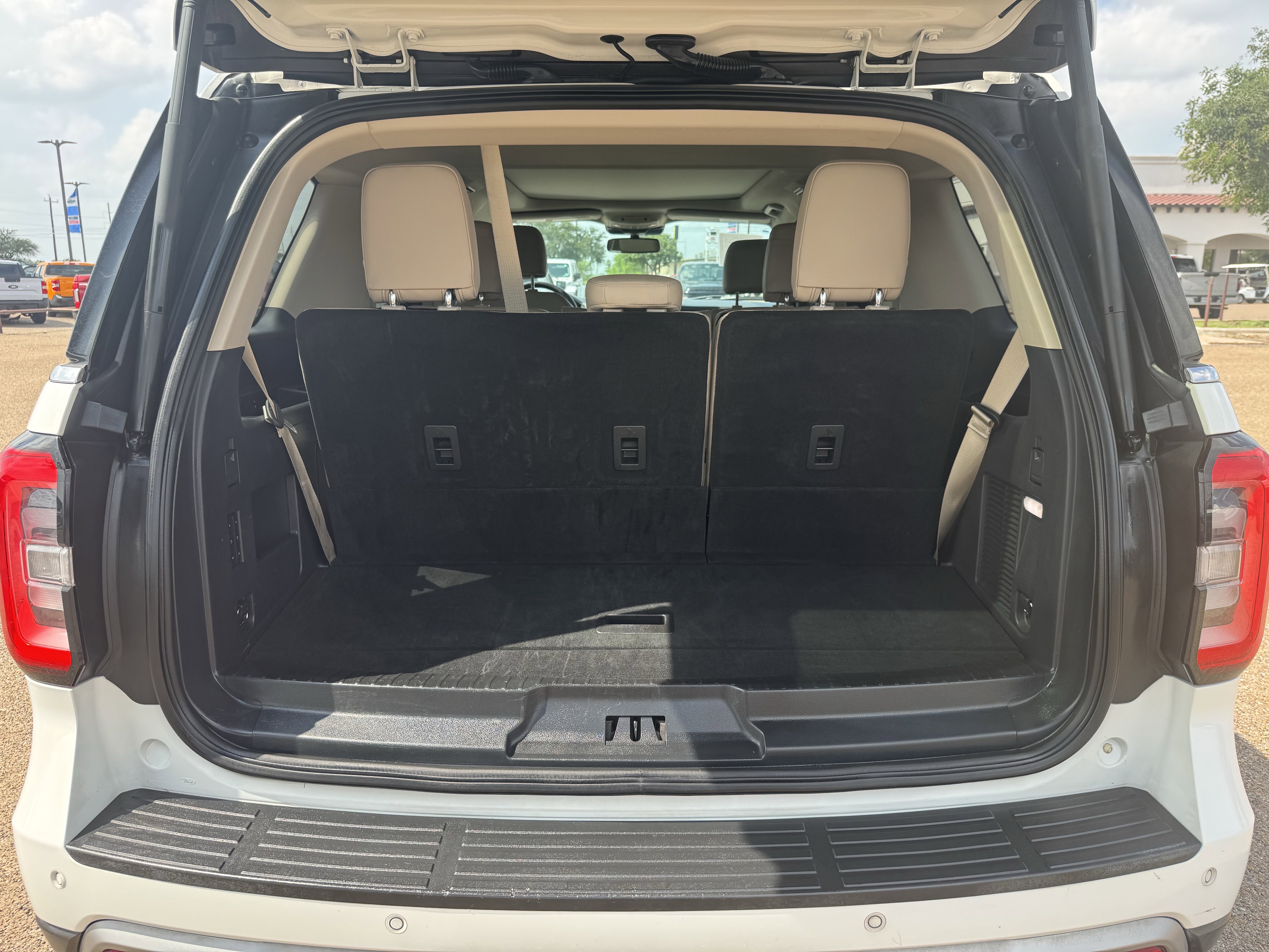 Certified 2023 Ford Expedition Limited RWD image 28