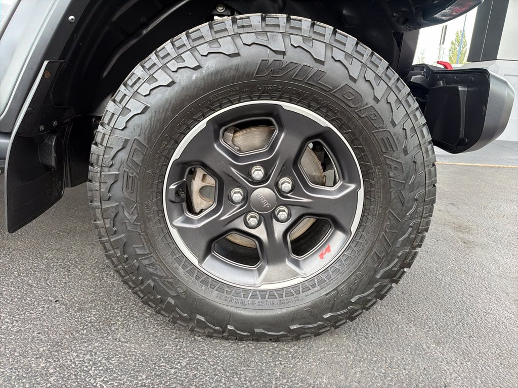 Used 2022 Jeep Gladiator Rubicon w/ LED Lighting Group AWD/4WD image 6