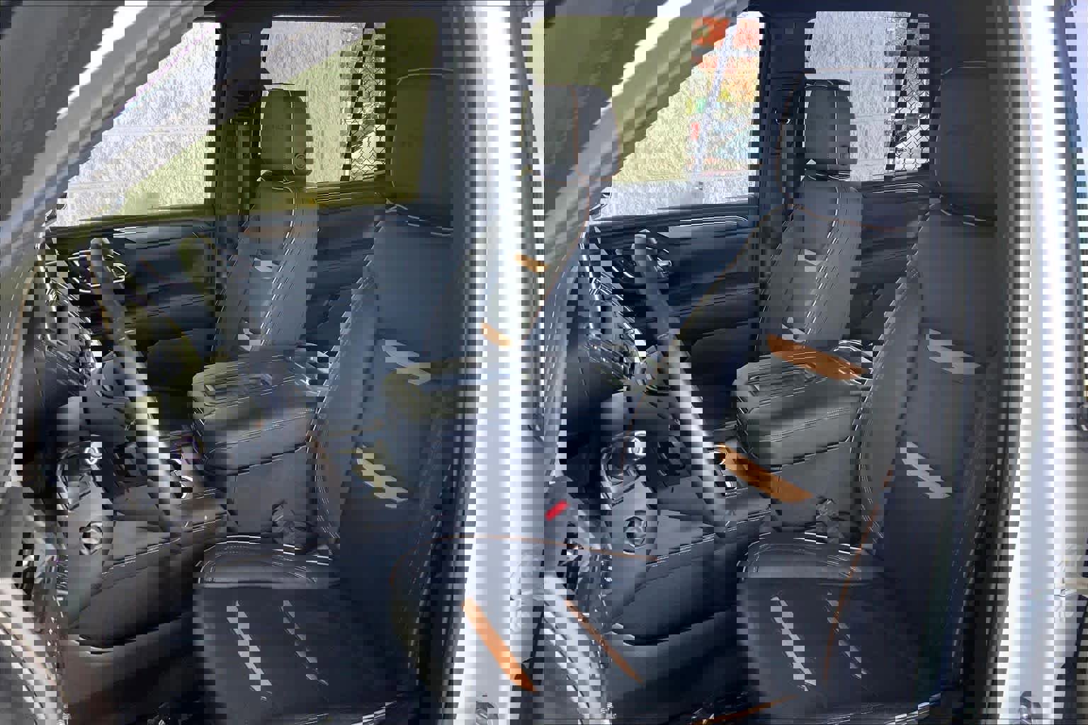 Used 2024 GMC Yukon AT4 w/ AT4 Premium Package image 9