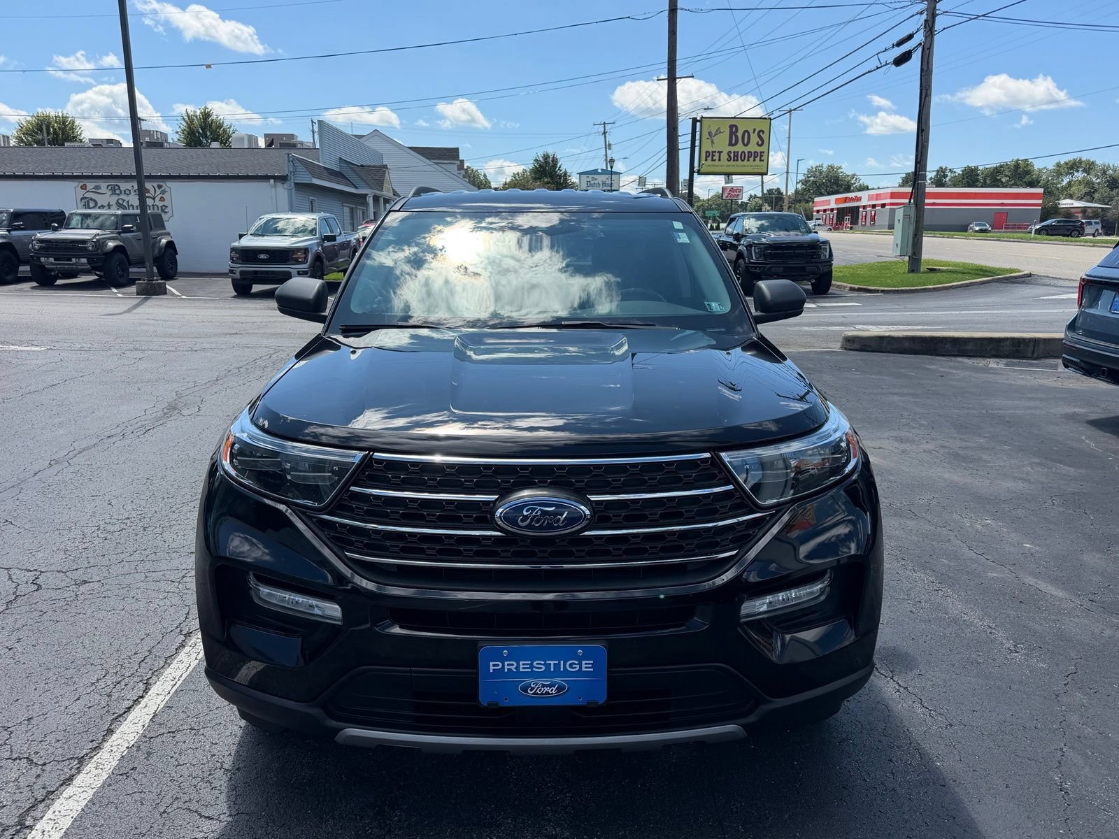 Certified 2022 Ford Explorer XLT w/ Equipment Group 202A AWD/4WD image 4