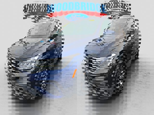 Used 2022 Volkswagen Tiguan SE w/ Panoramic Sunroof Package image 2