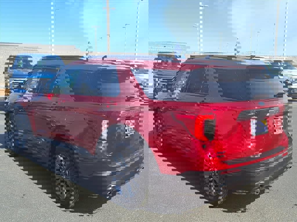 Certified 2023 Ford Explorer XLT w/ Equipment Group 202A image 3